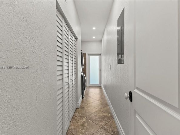 16751 Waters Edge Dr, Weston FL 33326