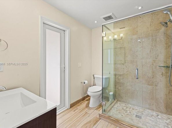 16751 Waters Edge Dr, Weston FL 33326