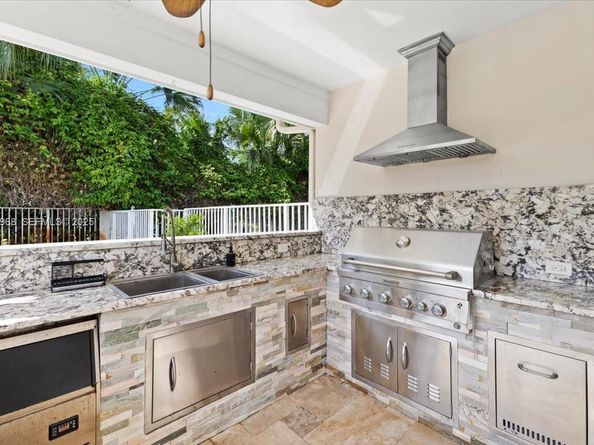 16751 Waters Edge Dr, Weston FL 33326