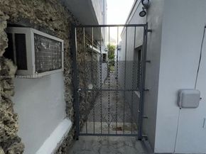 1680 NW 22nd Ct, Miami FL 33125