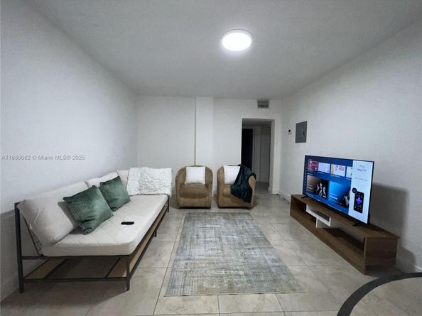 1680 NW 22nd Ct, Miami FL 33125
