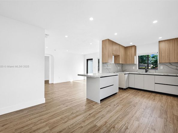 2931 NW 190th St, Miami Gardens FL 33056