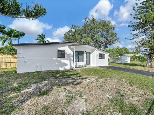 2931 NW 190th St, Miami Gardens FL 33056