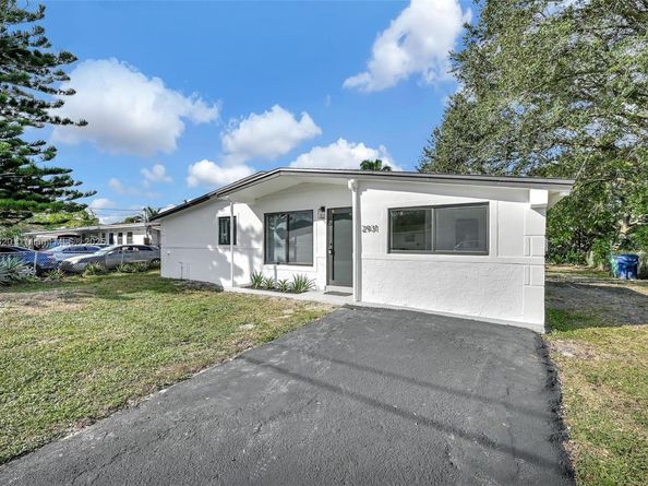 2931 NW 190th St, Miami Gardens FL 33056