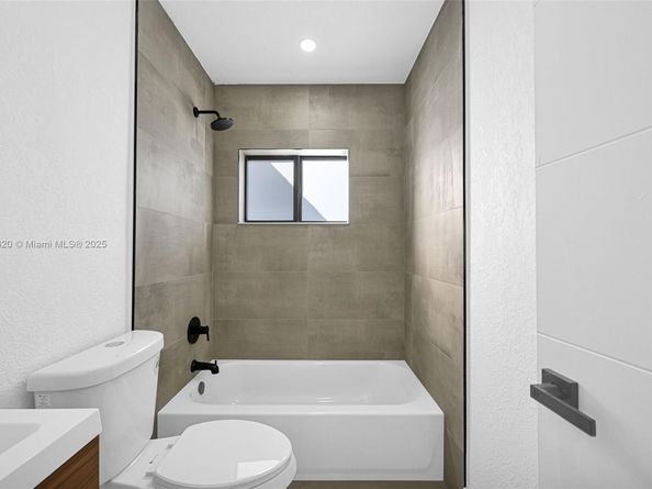 2931 NW 190th St, Miami Gardens FL 33056