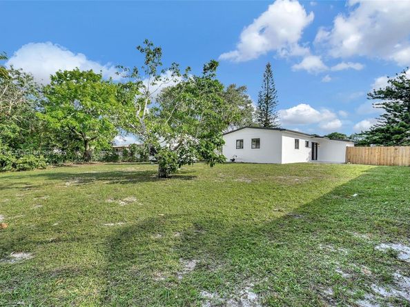 2931 NW 190th St, Miami Gardens FL 33056