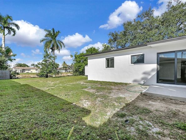 2931 NW 190th St, Miami Gardens FL 33056