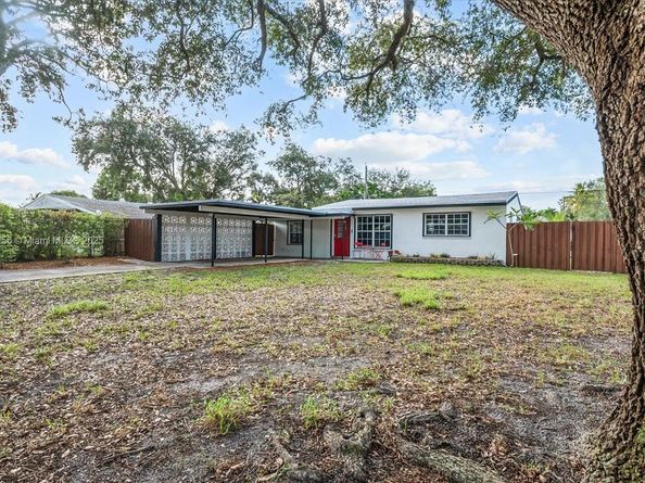 6801 Atlanta St, Hollywood FL 33024