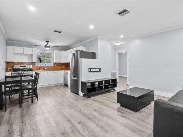 6801 Atlanta St, Hollywood FL 33024