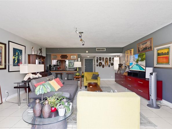 2300 NE 33rd Ave 401, Fort Lauderdale FL 33305