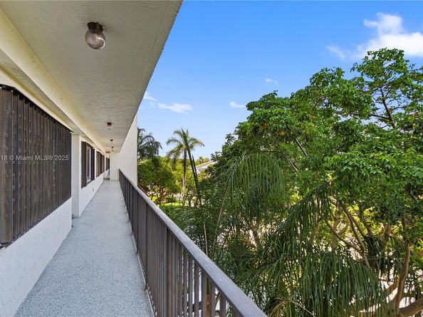 2300 NE 33rd Ave 401, Fort Lauderdale FL 33305