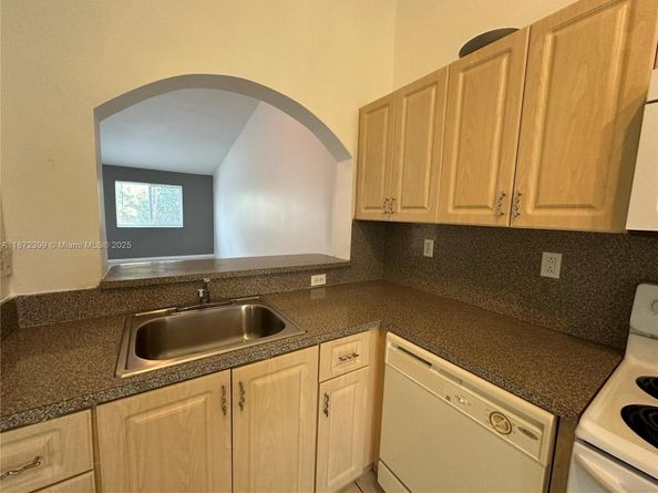 3398 NE 9th Dr 202, Homestead FL 33033