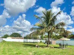 816 NW 8th St, Florida City FL 33034