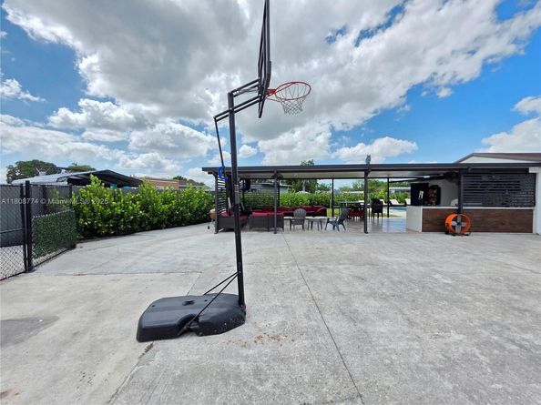 19631 NW 45th Ave, Miami Gardens FL 33055
