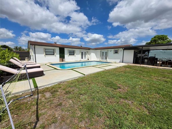 19631 NW 45th Ave, Miami Gardens FL 33055