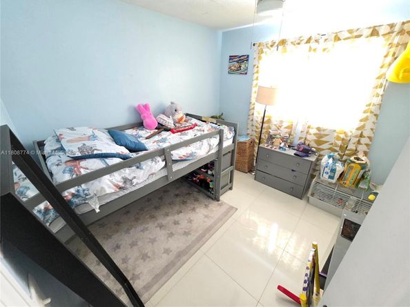 19631 NW 45th Ave, Miami Gardens FL 33055