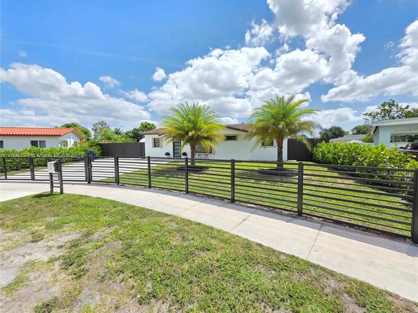 19631 NW 45th Ave, Miami Gardens FL 33055