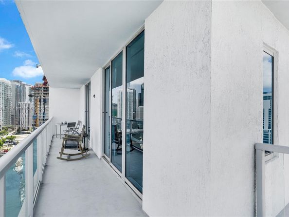 185 SW 7th St 1901, Miami FL 33130