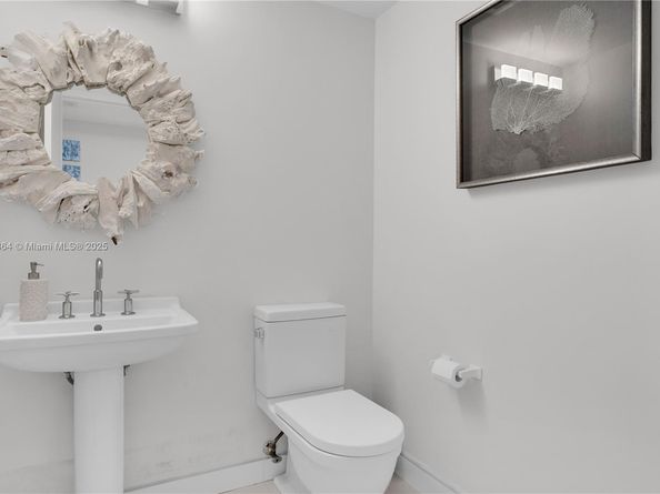 185 SW 7th St 1901, Miami FL 33130