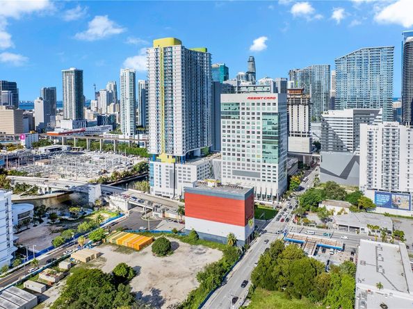 185 SW 7th St 1901, Miami FL 33130