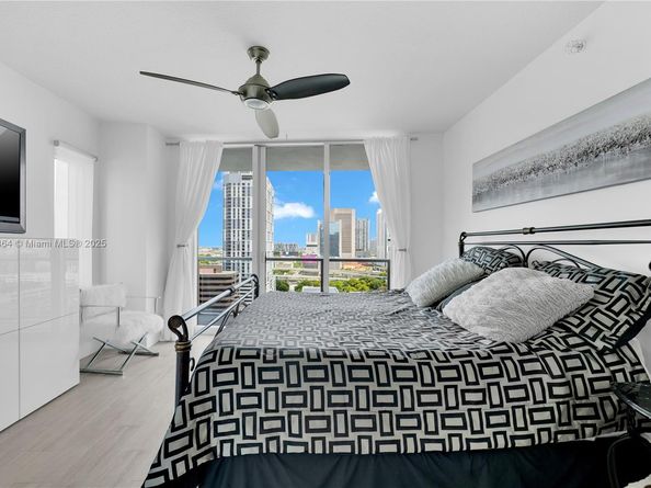 185 SW 7th St 1901, Miami FL 33130