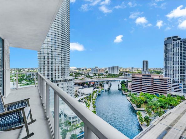 185 SW 7th St 1901, Miami FL 33130