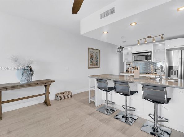 185 SW 7th St 1901, Miami FL 33130