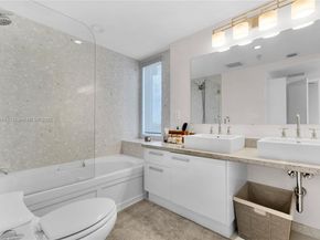 185 SW 7th St 1901, Miami FL 33130