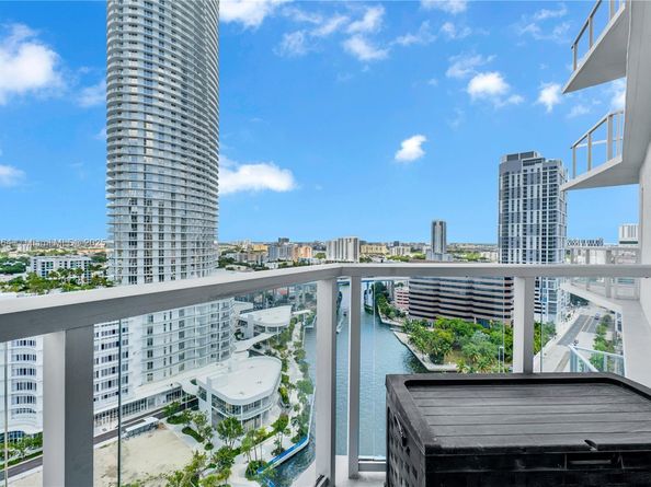 185 SW 7th St 1901, Miami FL 33130