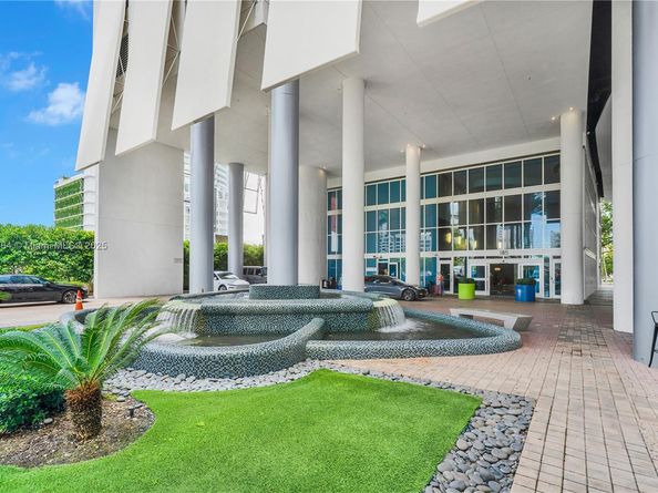 185 SW 7th St 1901, Miami FL 33130