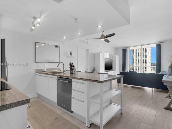 185 SW 7th St 1901, Miami FL 33130