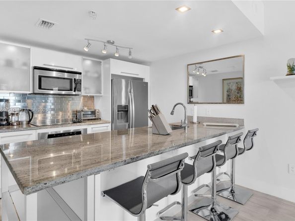 185 SW 7th St 1901, Miami FL 33130
