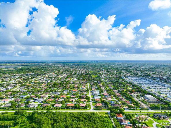 12922 SW 221st St, Miami FL 33170
