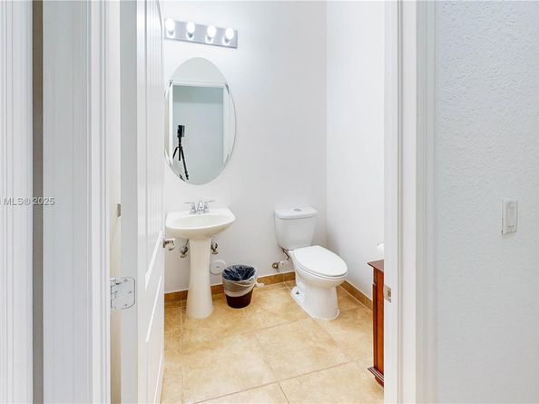 12922 SW 221st St, Miami FL 33170