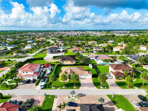 12922 SW 221st St, Miami FL 33170