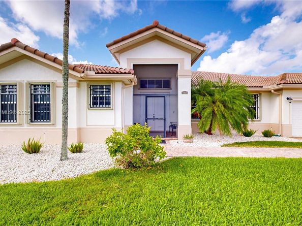12922 SW 221st St, Miami FL 33170