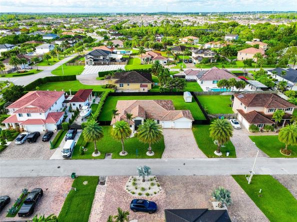 12922 SW 221st St, Miami FL 33170