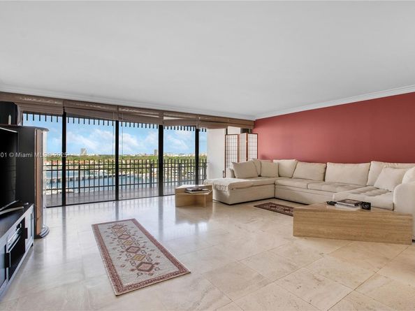 Undisclosed Address #A11874401, Miami FL 33133