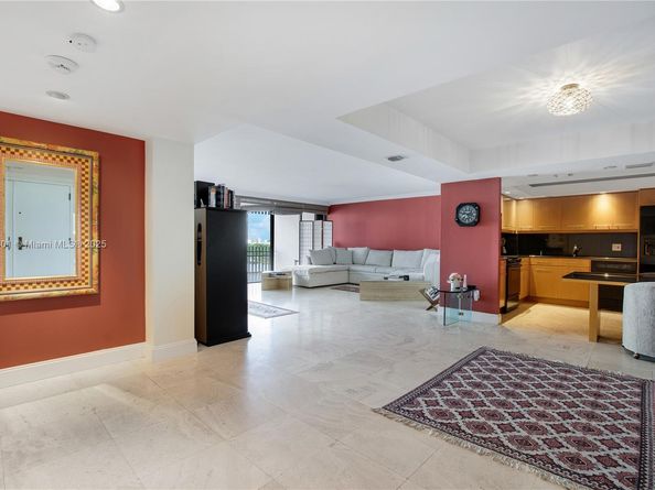 Undisclosed Address #A11874401, Miami FL 33133