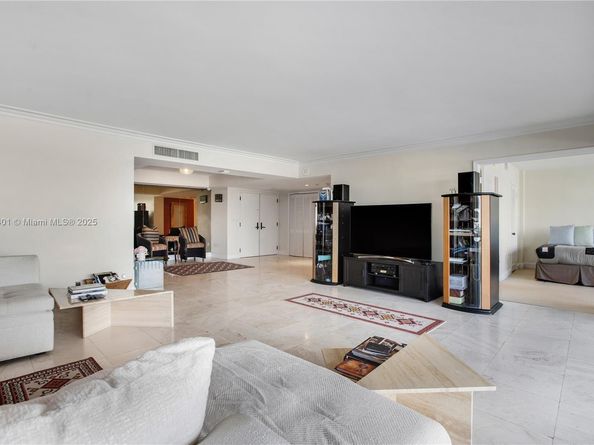 Undisclosed Address #A11874401, Miami FL 33133