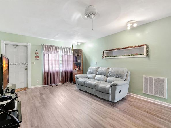 2609 Arthur St, Hollywood FL 33020