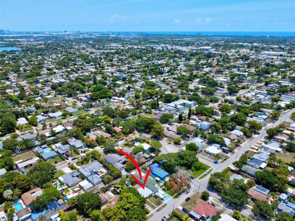 2609 Arthur St, Hollywood FL 33020