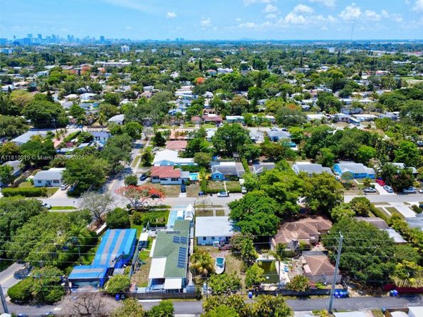 2609 Arthur St, Hollywood FL 33020