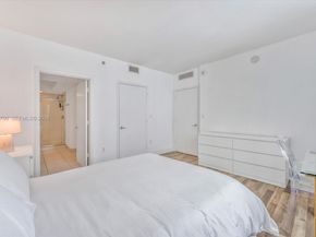 500 Brickell Ave 1810, Miami FL 33131