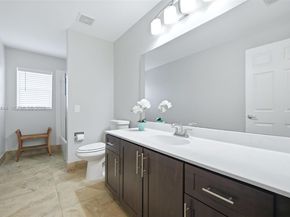 3563 W Tree Tops Ct, Davie FL 33328