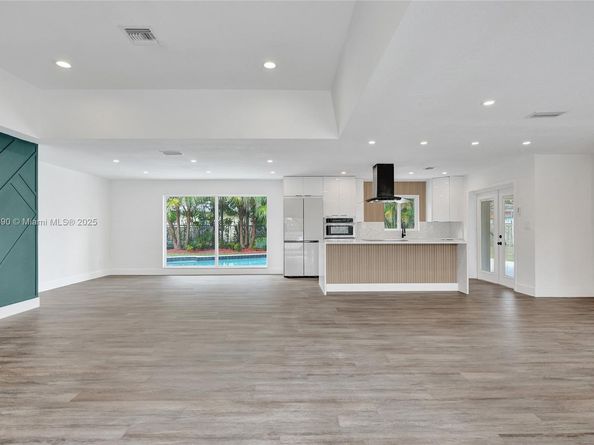 8109 NW 71st Ave, Tamarac FL 33321