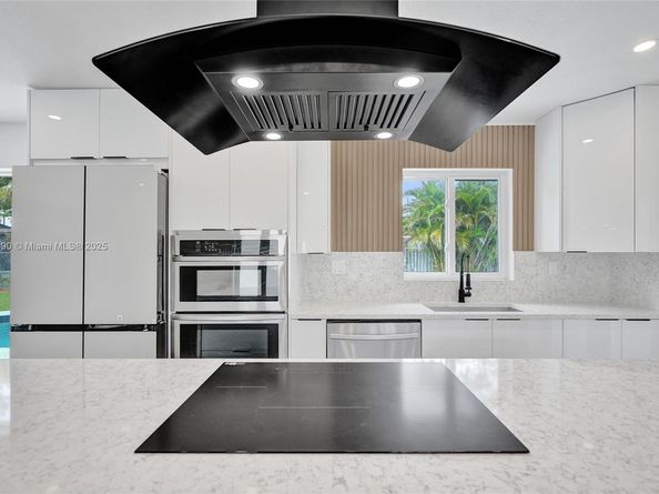 8109 NW 71st Ave, Tamarac FL 33321