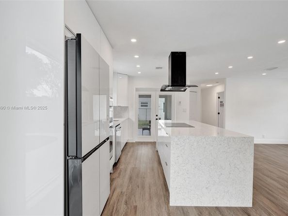 8109 NW 71st Ave, Tamarac FL 33321