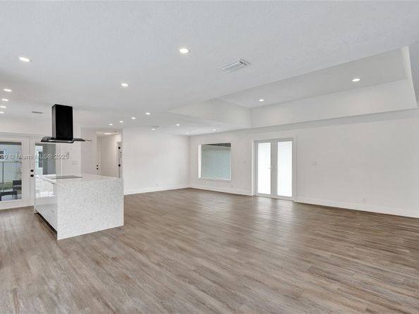 8109 NW 71st Ave, Tamarac FL 33321