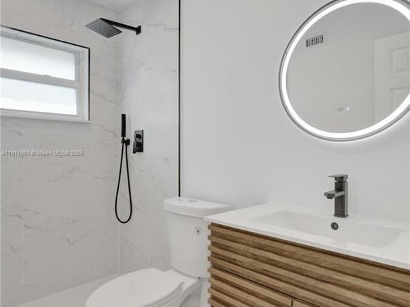 8109 NW 71st Ave, Tamarac FL 33321